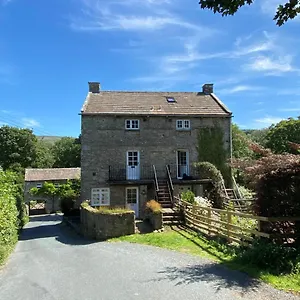 Wonderfully Scenic And Comfortable Dales Mill Holiday home West Burton